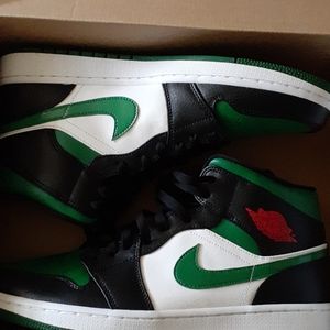 Jordans 1s green, black, and white